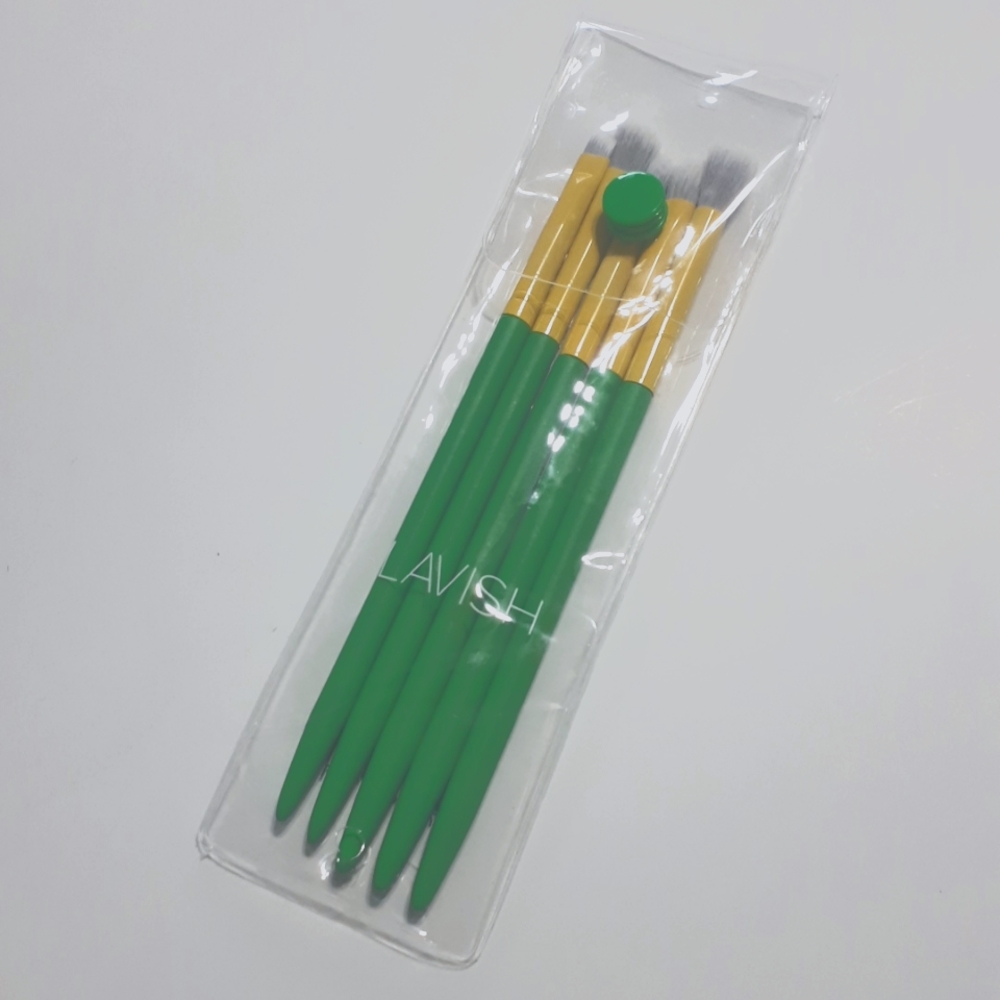 BNIB Lavish 5pc brush set